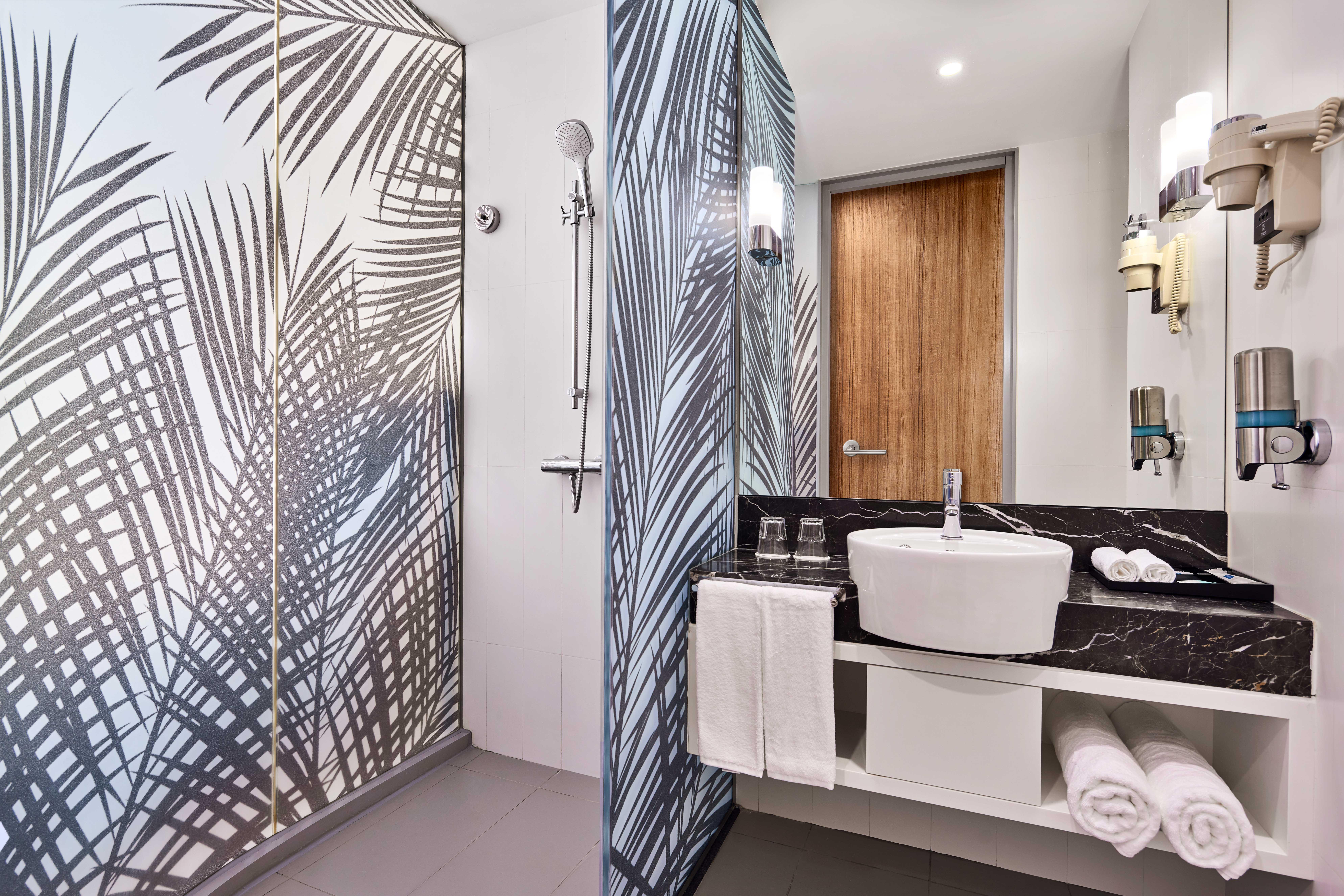 Hotel Express Centre By Ihg