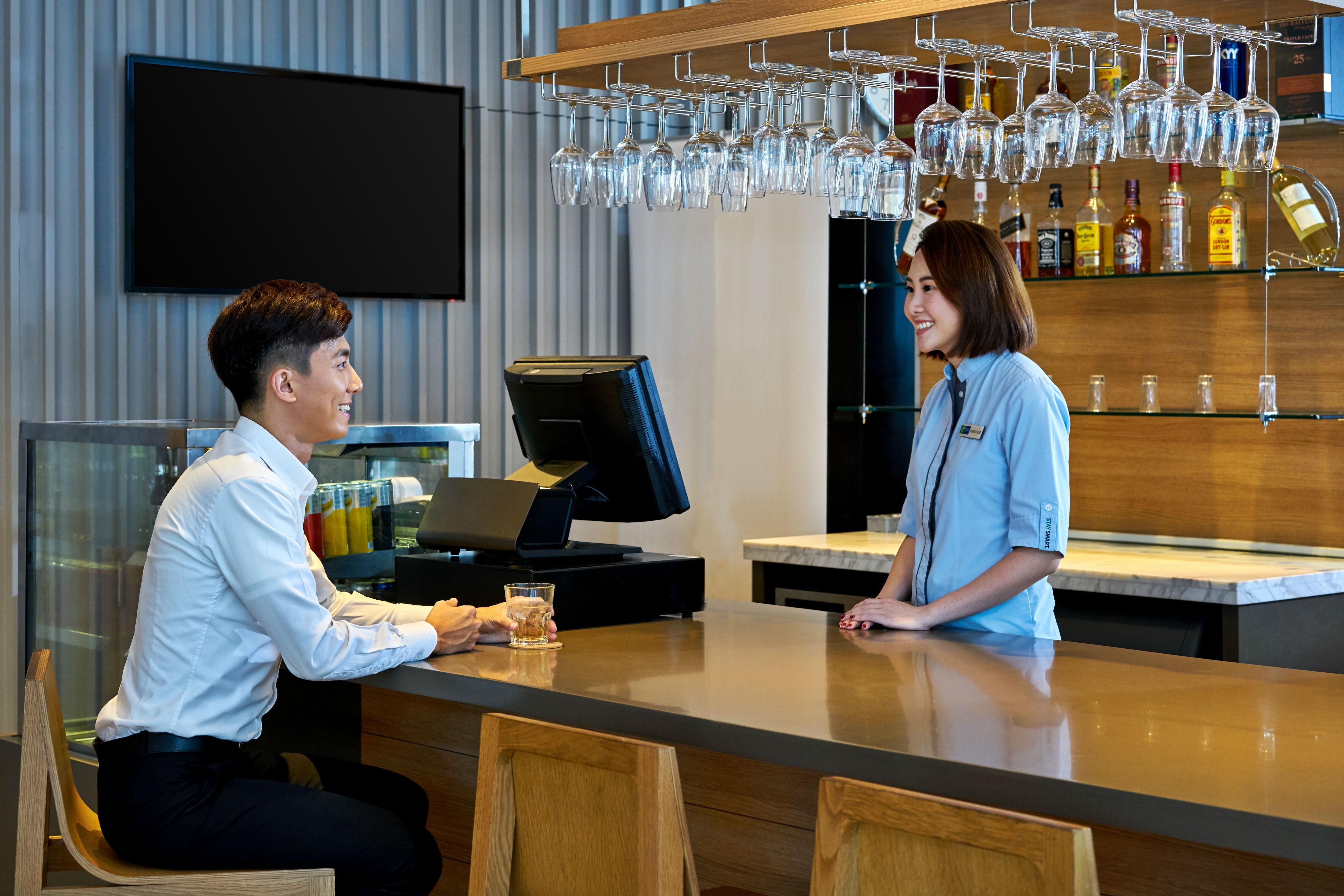 Hotel Express Centre By Ihg